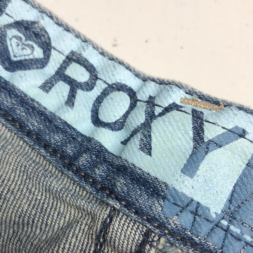 ROXY FACTORY DISTRESS JEAN SHORTS  9/30 ⭐️ - Picture 2 of 14